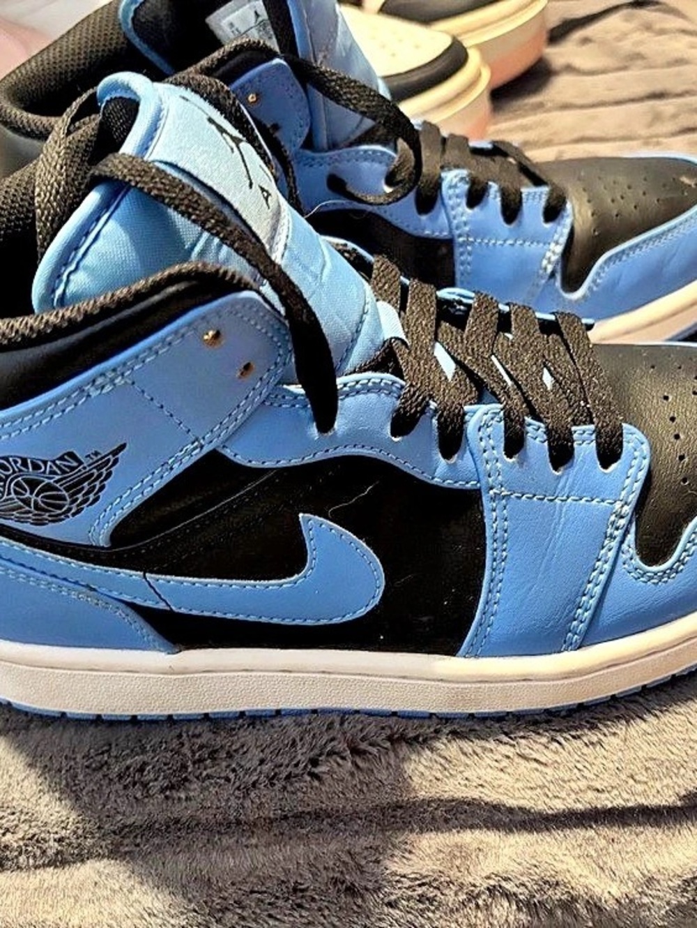 Jordan Air Jordan 1 Mid University Blue Black Sneakers
